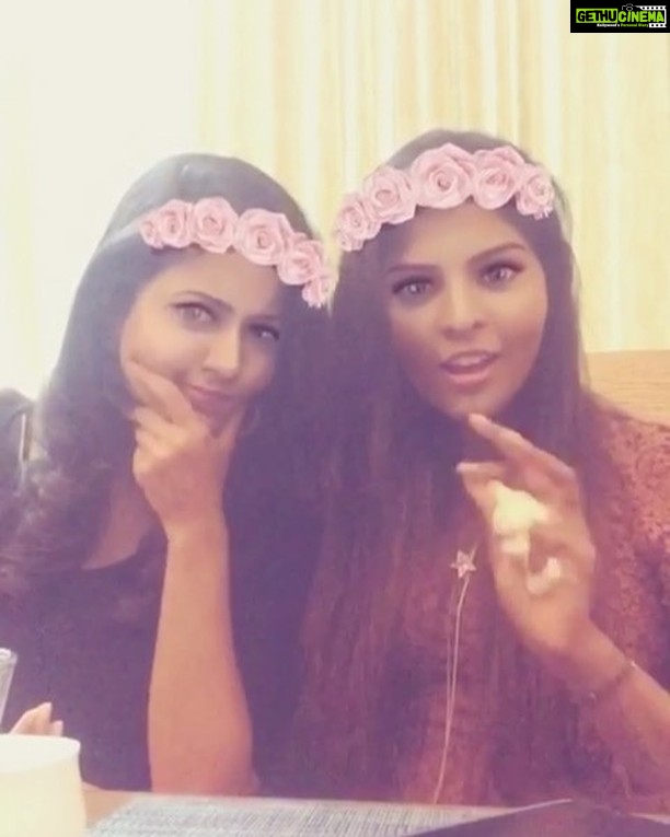 Anju Kurian Instagram - #snapchat #outingday #coffeetime #funmoments #filtermania #girlpower #goodday🌞 #withfitnessfreak @surekha.keziah