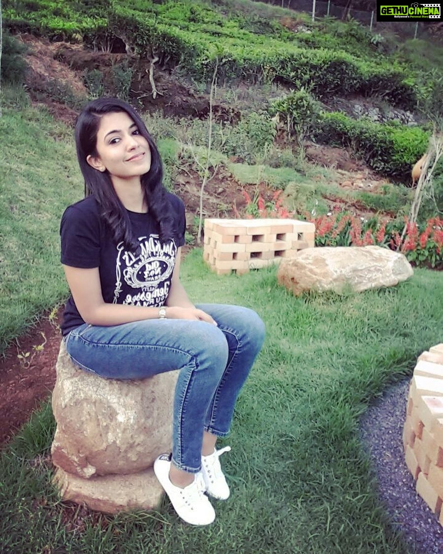 Anju Kurian Instagram - The happiness of ur life depends upon the quality of ur thoughts. But the quality of ur thoughts depends upon the people u have in ur life . 🐣🐣🐣