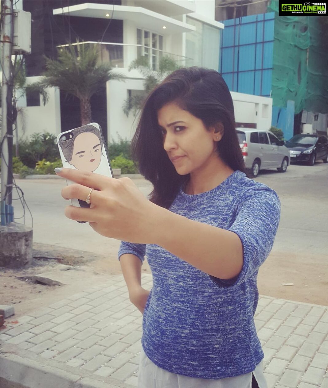 Anju Kurian Instagram - I think my phone z broken 🤔. I pressed d home button and I'm still at work. 🙆
