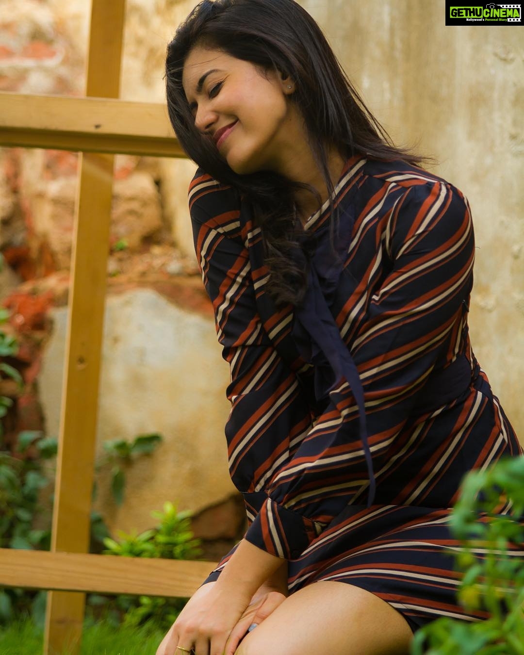 Anju Kurian Instagram - I blush like crazy 🙈🙈🙈 #thatswhoiam❤ #livelifeinfullbloom🌸 #plantyourdreams #growalifeyoulove💓#candid📷#lokeshdamuphotography #hellotuesday👋🏻 #goodvibes #enjoythelittlethings #goodday🤗