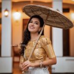 Anju Kurian Instagram - #onam2020 #onamcollections #festivemode #ponnonam #malayalivibes #festiveseason #lockdownonam2020 #entekeralam . . . . 📸- @nek_photos 👗- @diva_womensclothingstore 💄- @sara_sabitha @blooms.makeover 💎 - @adorebypriyanka