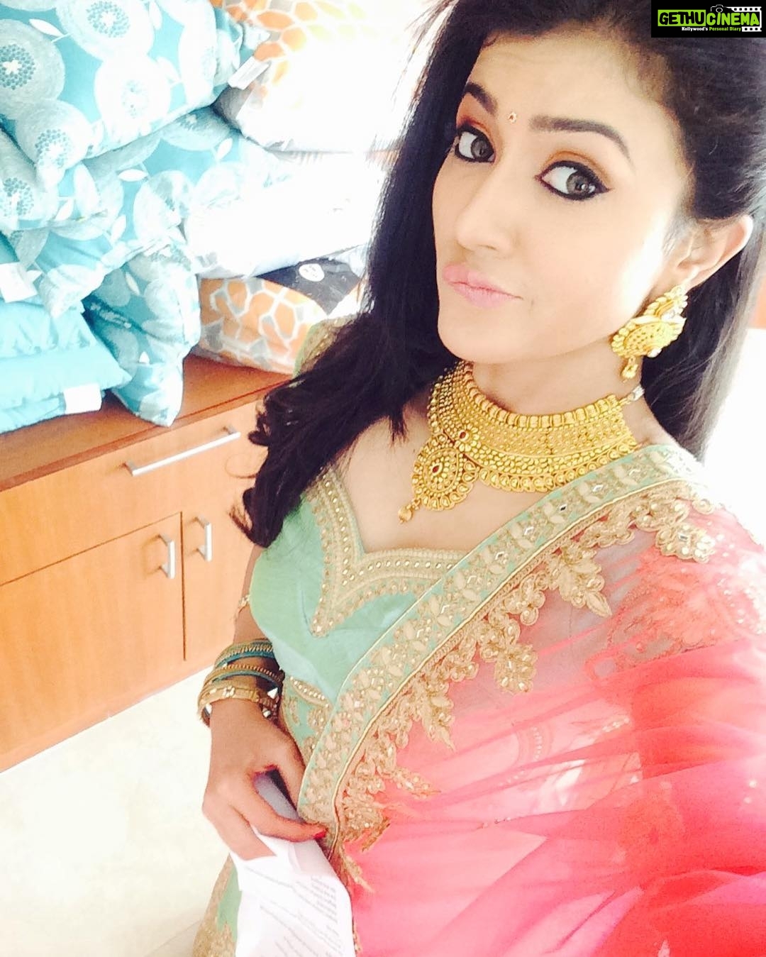 Anju Kurian Instagram - If in doubt 🤔🤔POUT 😽 #keepcalmandputyourlipstickon 💄💋👱🏻♀️😎😎😎