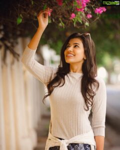 Anju Kurian Instagram - A flower doesn't think of competing with d flower next to it. It just blooms 🌷🍃 #yourattitudedeterminesyourdirection #happysunday😊