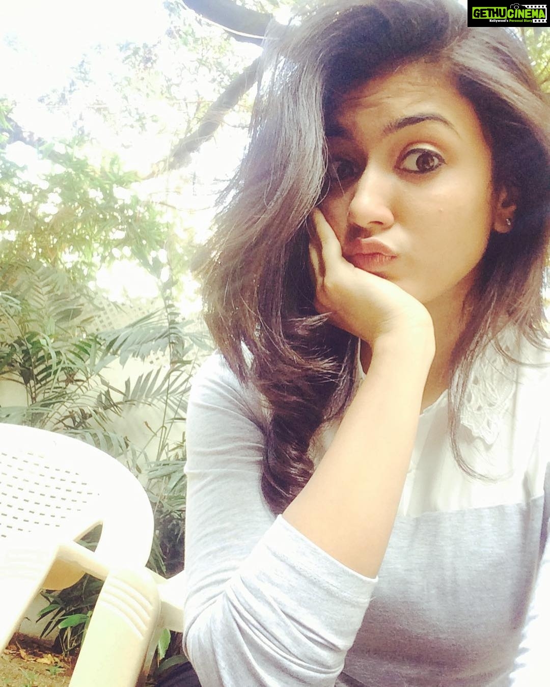 Anju Kurian Instagram - The cure for boredom is curiosity . But,there is no cure for curiosity. #timetothinkpositive #ťhoughtoftheday💭 #killyourboredom #breakduringshoot #waiting #greatmorning☀️ #goodvibes✌ #xoxo