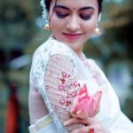 Anju Kurian Instagram - Close your eyes and open your mind ✨💞💫. . . . #onam2020 #onamseries #sareelover #traditionalfusion #malayali_vibes #festiveseason #ponnonam2020 . . . Photography - @fazil_photography_ Outfit - @t.and.msignature Stylist - @joe_elize_joy MUA - @rizwan_themakeupboy Jewellery- @m.o.dsignature