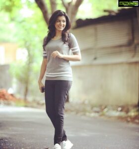 Anju Kurian Instagram - Dnt eliminate d happiness in d lil things :) 🐣☔️🍦☕️#enjoythebreezeinstapeople #lovenaturebeauty #climate😍 #happyme #funtime #memoriesforever #borntosmile💫
