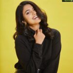 Anju Kurian Instagram - Happiness is a mood and positivity is a mindset ✨! Happy Wednesday Friends 😘😘😘. Shots by: @abinvrghz Styled by: @stylefilesbyzoya__joy Makeup & Hair by: @rachna.bespokemakeovers Outfit: @vewora_store Photography crew: @_earth_species_ Assisted by: @shreesubha_tamizh Jewelry: @thegarnet.in #justories #wednesdayvibes #summervibes #yellowhello #blackoutfit #photoshoot #instafashion #moodoftheday #faces #instafamily #traveller #goodday
