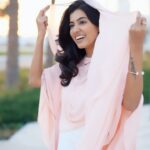 Anju Kurian Instagram - Beauty of Arabian Sunset And Reflections! :::::::::::::::::::::🤍🌅🤍::::::::::::::::: Happy Sunday 🤍🤍🤍. Shot by - @fazil3 Wardrobe- @mall_of_abayas #justories #abudhabi #likeforlikes #reels #instareels #reeloftheday #ustadhotel #uae #simplyabudhabi #lightroompresets #video #instamood #sunset #goldenhour #twilight #abudhabifashion #abaya #followersinstagram #reflection #xoxo