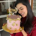 Anju Kurian Instagram - This is me being grateful not just for all the surprises & presents I received today but most importantly, a big thanks to all who loved the real me 🥰🙈. All my love to everyone who took out time to wish me and I am so thankful to god for giving me such a family and friends who never fail to make my day happier. Blessed with the best! ☺️☺️ You guys are too kind and I love you all ❤️❤️❤️. . . . P.c - @rickujacob