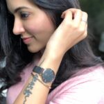 Anju Kurian Instagram - Make time for yourself! 🖤🖤🖤 Create two looks with your @danielwellington watch. Buy any watch and get a free strap. You can also get an additional benefit of 15% along with my code ANJU15 on their website. #danielwellington