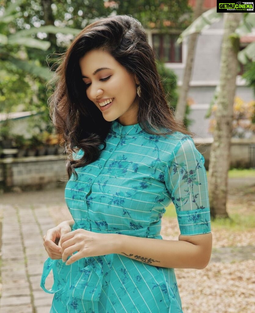 Anju Kurian Instagram - 💛🖤💛 . . . 📸- sjphotography - Gethu Cinema