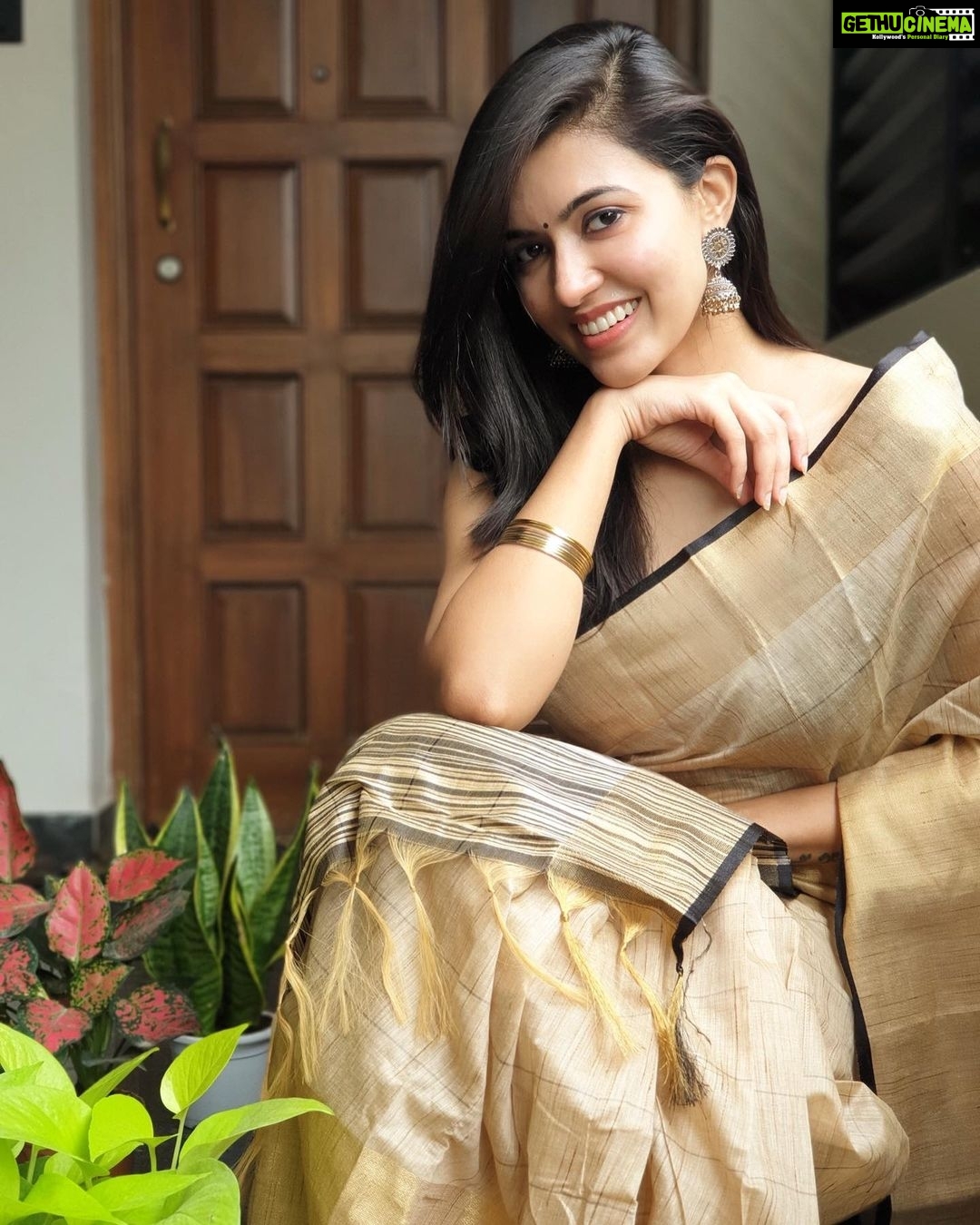 Anju Kurian Instagram - 💛🖤💛 . . . 📸- sjphotography