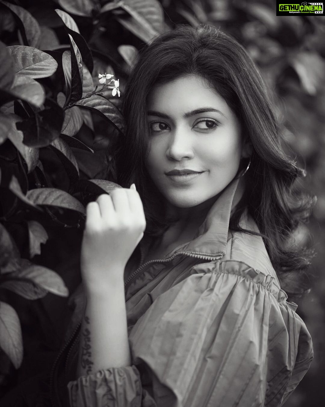 Anju Kurian Instagram - Challenge accepted ❤️ @reba_john @aditi.ravi @aparna.das1 @sshivadaoffcl @surekhakeziah @reshelizabethissac @ramolaakrishnaraj @greeshma_ivan @mommyslilgaal @isaacreneeta @ratikhavenugopal #womensupportingwomen #beautyiswithin #blackandwhitelove #spreadlove . . . P.c - @rahimmahtab Stylist - @stylist.varda