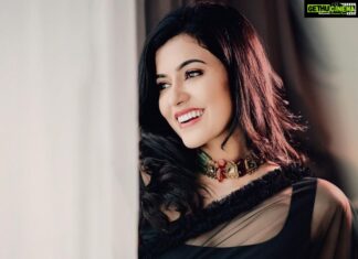 Anju Kurian Instagram - How long since you’ve done something that makes you feel alive? . . . . 📸- @jiksonphotography 👗 - @stephinlalanofficial 💎- @rajianand