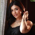 Anju Kurian Instagram - You don't need to be a princess to feel like royalty👸. Check out my explorations of the absolutely mesmerizing bridal jewellery by Sunny Diamonds! @sunnydiamondsofficial . . #SunnyDiamonds #certifieddiamond jewellery #weddingjewellery #bespokejewellery #bridaljewellery #conflictfreediamonds #finediamondjewellery #hallmarkedjewellery . . . . V.C- @calypsoweddingstudio Stylist - @joe_elize_joy Jewellry- @sunnydiamondsofficial MUA - @sreshtamakeup Outfit : @swapnamanthra Location : @novotelkochiinfopark Shoot coordination :@deejastalin