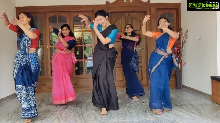 Anju Kurian Instagram - What childhood memory do you want to recreate now?๐ #quarantinedwithcousins #sistersquad #quarantinedance #familytime #lockdownblessings #recreatingchildhoodmemories #familyislove #happinessishomemade #enjoythelittlethingsinlife #xoxo