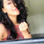 Anju Kurian Instagram – Closed in a room, my imagination becomes the universe & the rest of the world is missing out.
How’s everyone holding up ???
