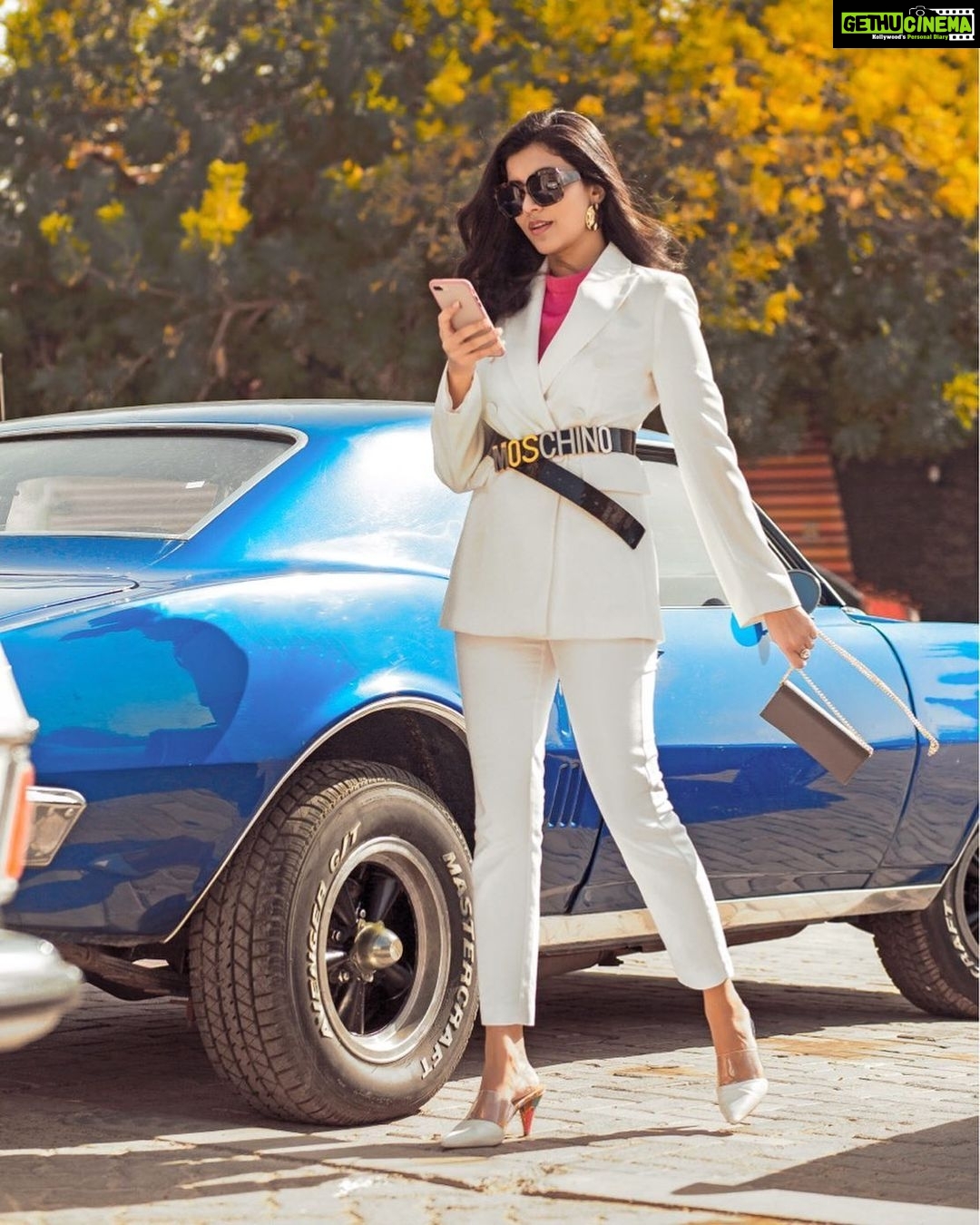 Anju Kurian Instagram - You know who’s going to give you everything??? ✨ ✨ YOURSELF!!! 😎 . . . P.c - @adnan.a.abbas Styling - @styleyourdaystudio , @ellacavad