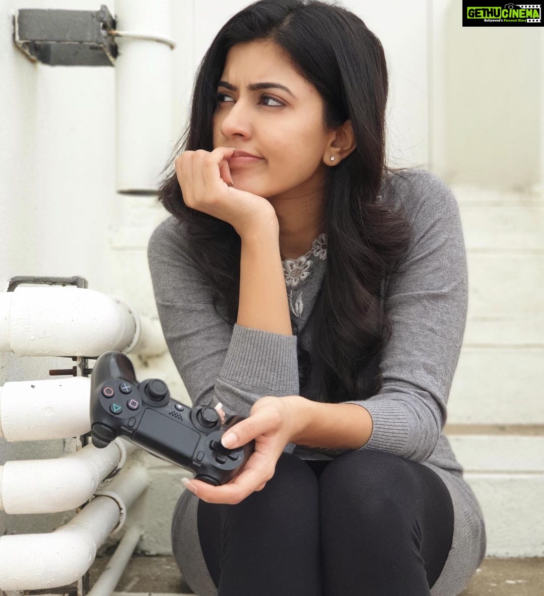 Anju Kurian Instagram - Can we uninstall 2020 & install it again ??? 👾 👾 👾 Bcz this version has a virus!