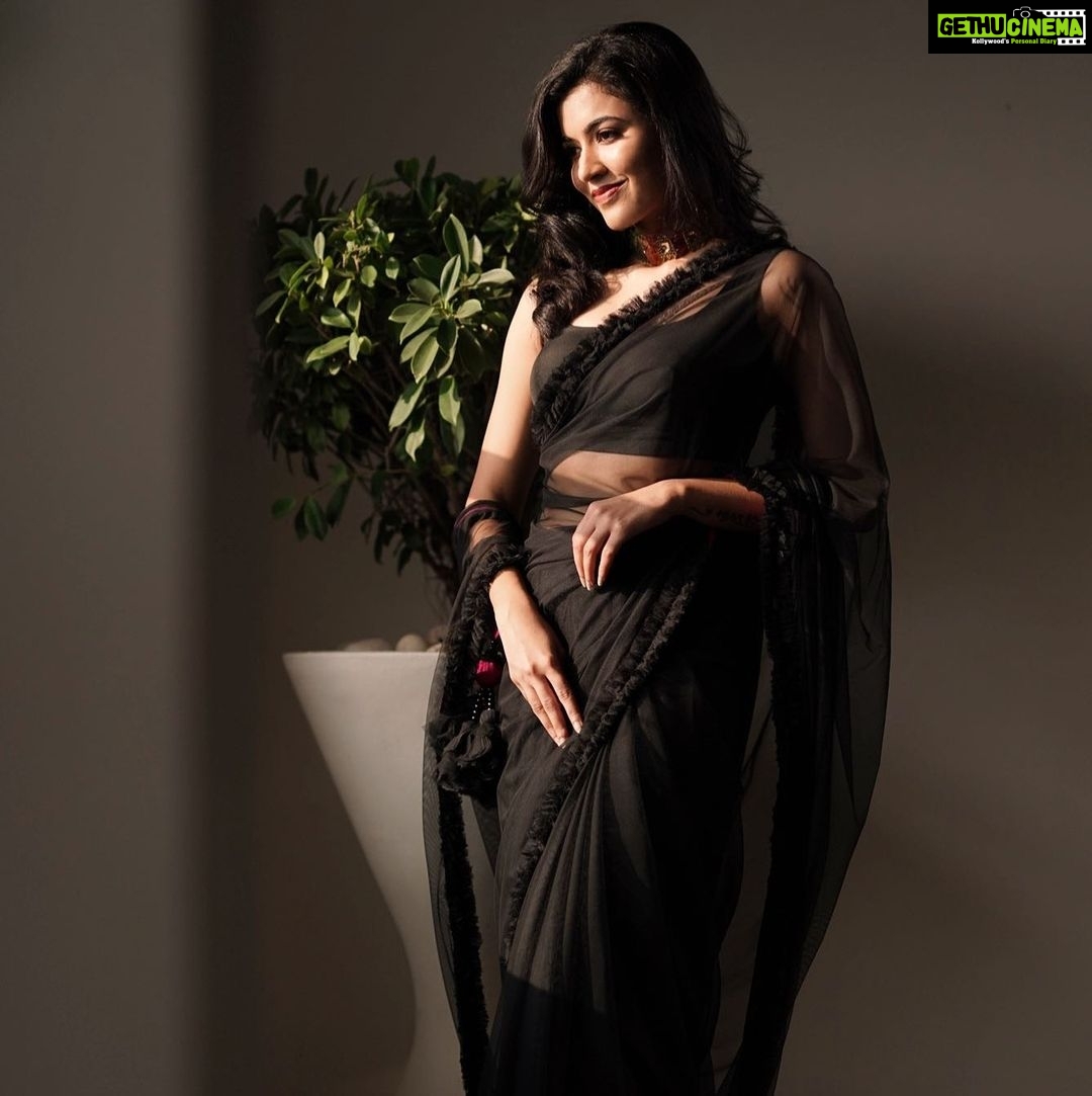 Anju Kurian Instagram - 📸- @jiksonphotography . . . 👗- @stephinlalanofficial . . . 💄 - @essensemakeup . . . 💎- @rajianand