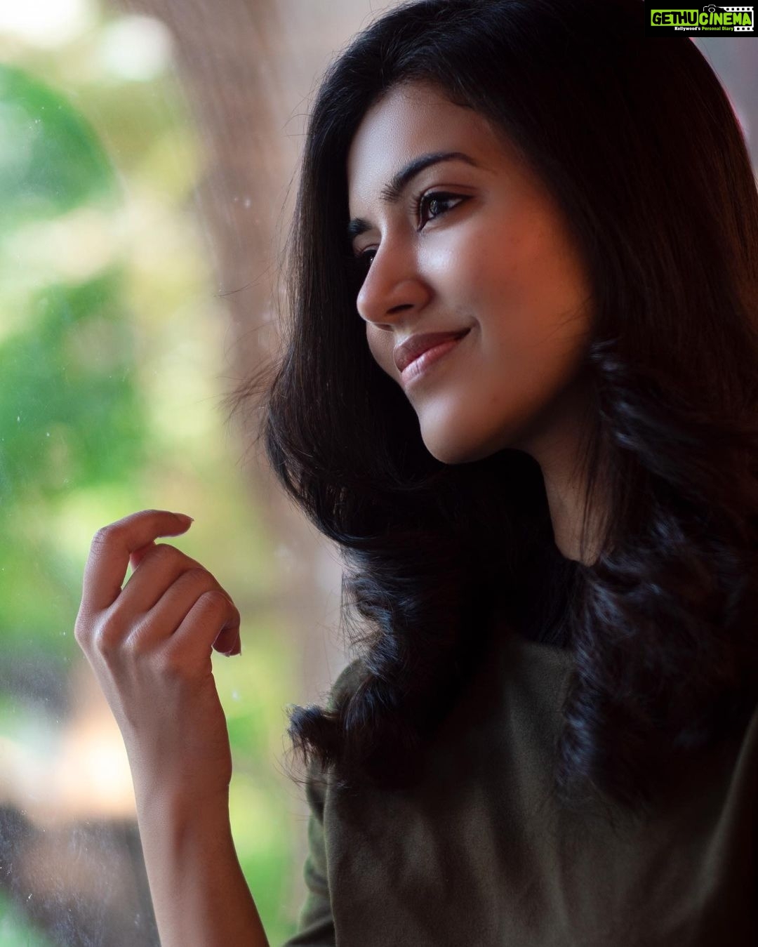 Anju Kurian Instagram - Physically I’m here. Mentally I’m far, far away!!! . #daydreamer #ambivert #positivevibesonly #goodday #countyourblessings #gratefulheart #loveyourself #everythinghappensforareason #goodtimesroll #xoxo . . . . P.c - @ash.anil Location - @localbydumbell