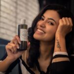 Anju Kurian Instagram - Pump up the volume of your hair with my travel partner @secrethairoil !!! The best from the Mother Nature ❤️