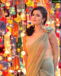 Anju Kurian Instagram - Sparkle like you mean it ✨ . . . P.c - @vijayvendhan MUA- @viji_sharath Design - @mabia_mb Jewelry- @pradejewels