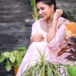 Anju Kurian Instagram - Pink it up!!! 💗💗💗 . . . P.c - @vijayvendhan Designer- @suhanyalingamofficial MUA- @viji_sharath Jewelry- @pradejewels