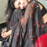 Anju Kurian Instagram - Imperfection is a form of freedom ❤️ . . . Saree : @globe_collectionss