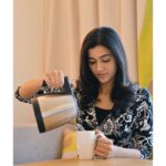 Anju Kurian Instagram - Winter is here & thanks to the good folks of @baluherbals . I’ve got my winter regimen locked down. This kunkumadi face glowing oil is made up of pure saffron and 28 precious herbs processed in milk.It improves skin texture and beneficial for clearing dark circles,dark spots & pigmentation . This herbal oil is definitely a go to product for moisturization!!! . . . Check this amazing product at - www.baluherbals.com (For queries: 9030590305) . . . . 🎥- @sudharsunjayaraj . . . Thanks to @ramnathvignesh @shades_of_paddy