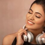 Anju Kurian Instagram - Volume up & ignore the world 😎😎😎 Thank you @lynxsonic433 for this perfect gift ... I feel invincible with my new headphones on 🥰 . . . LYNXSONIC 4:33 Headphones: Unique design delivering AWESOME SOUND QUALITY: Wireless connectivity with highest sound quality ensured by nearly perfect acoustic design structure. Using Qualcomm® aptX™, aptX™ Low Latency, aptX™ HD. Active Noise Cancelling with unparalleled value of 36db and long life battery. Bluetooth 5.0 technology with CSR8675 chip and 20m range. Touch surface control. Wireless charging. Free talk button so you can listen to those around you without taking off the LYNXSONICs. . . P.c - @shareefnandyala . . . MUA- @reenapaiva