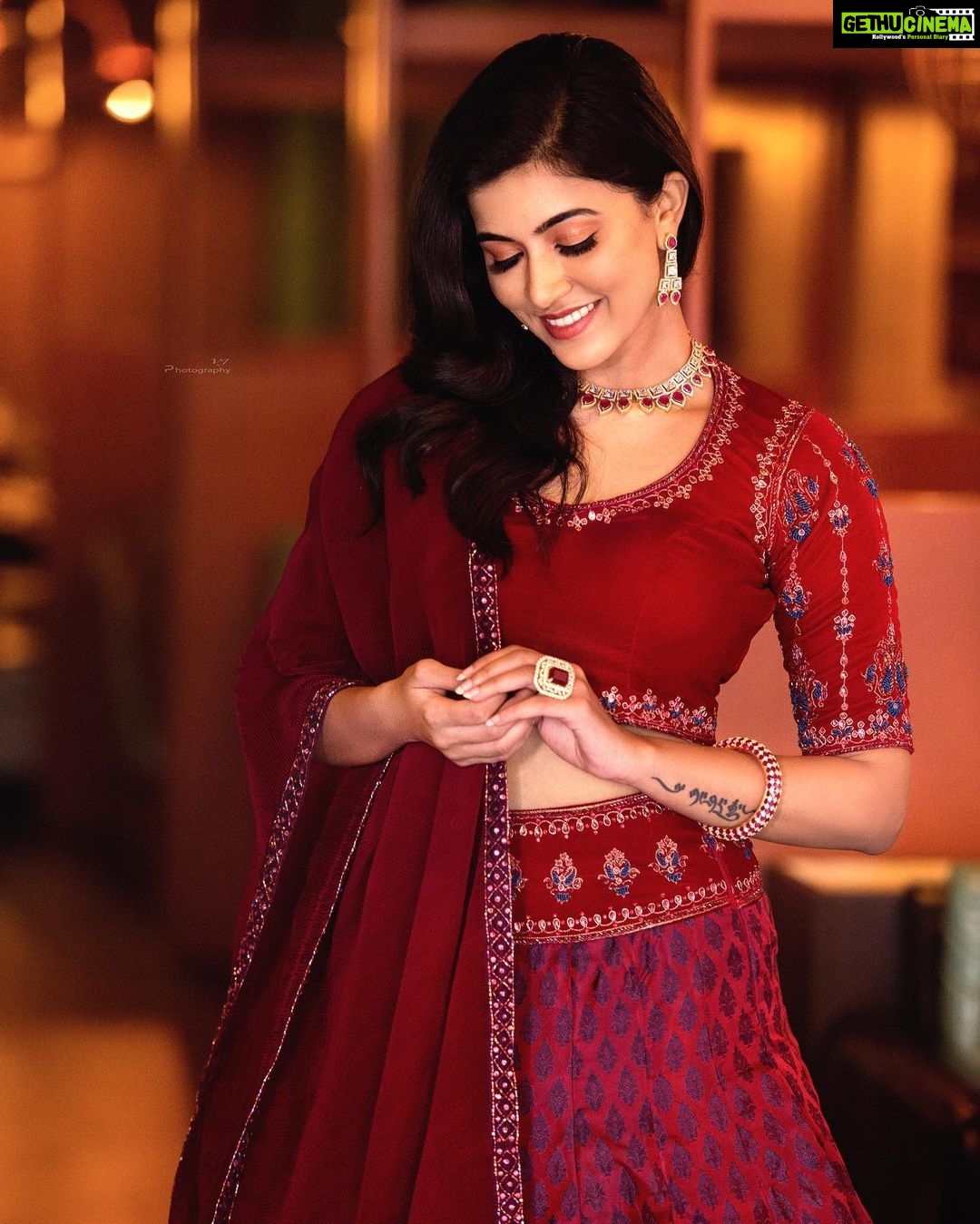 Anju Kurian Instagram - ❣❣️❣️ . . 📸- @vijayvendhan . . 👗- @studio149 . . 💄- @makeupartistrybykavithasekar