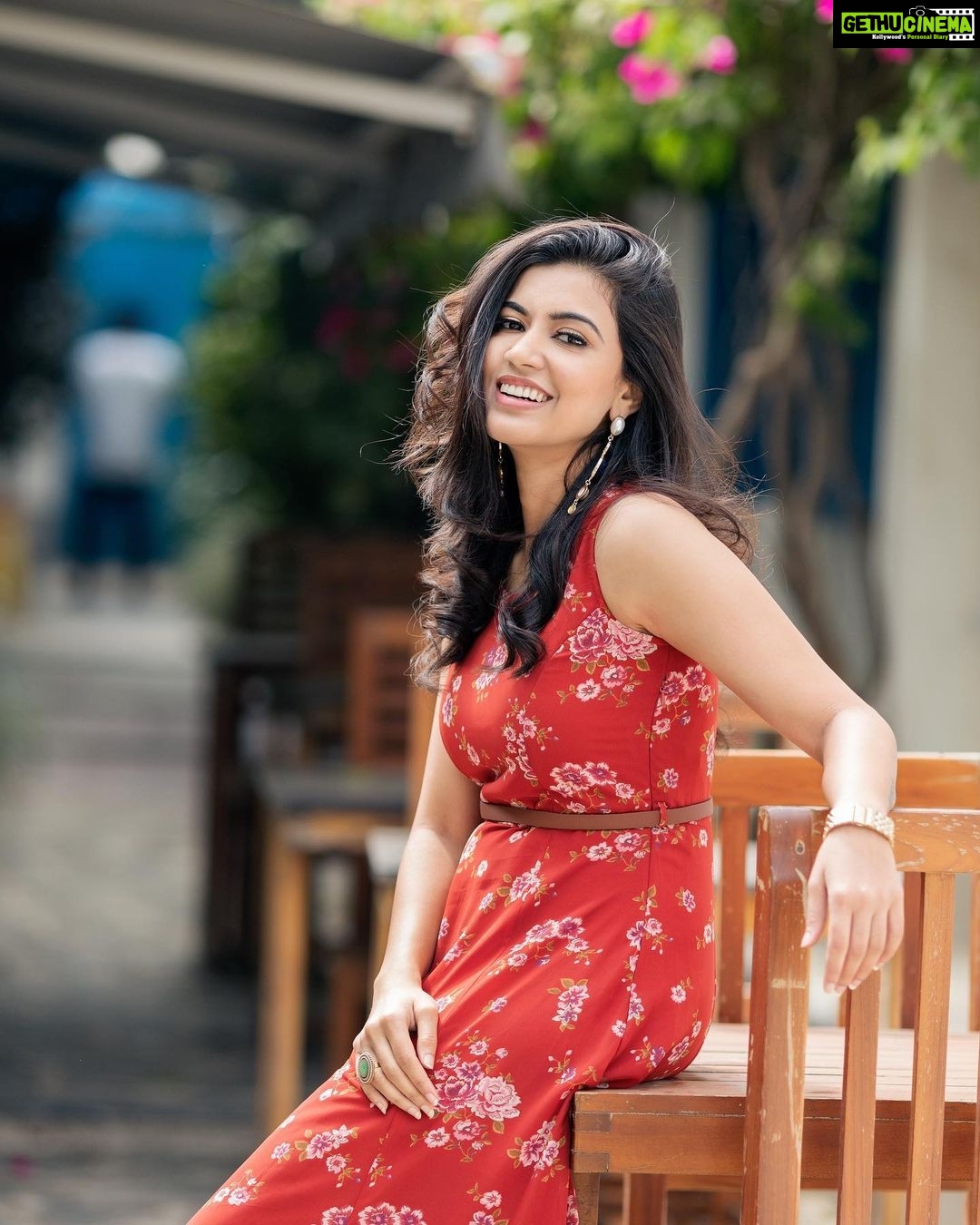 Anju Kurian Instagram - Hello December 👋⛄️🥰 . . . P.c - @riophotography.in . . . Styling - @stylefilesbyzoya__joy . . . MUA - @swathi.jagannath.1 . . . Location - @ruralbluesrestobar