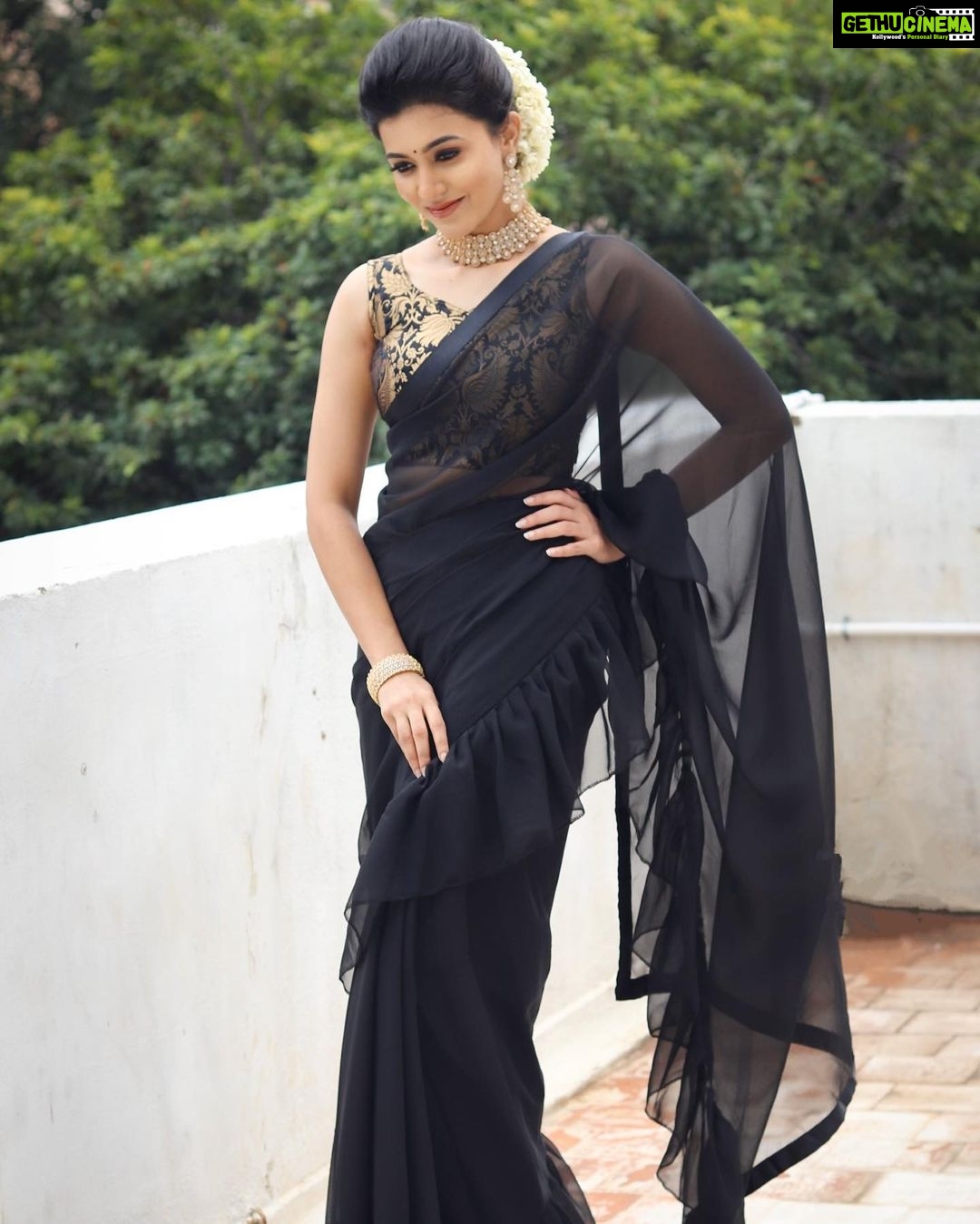 Anju Kurian Instagram - 🖤🖤🖤 📸| 💄 | 💁♀️- @thestyles_bysha . . 👗- @sakthi_boutique . . 💎- @new_idea_fashions