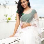 Anju Kurian Instagram - It is up to you to see the beauty of everyday things ❤️❤️❤️ . . . Saree - @varnudais . Blouse - @mabia_mb