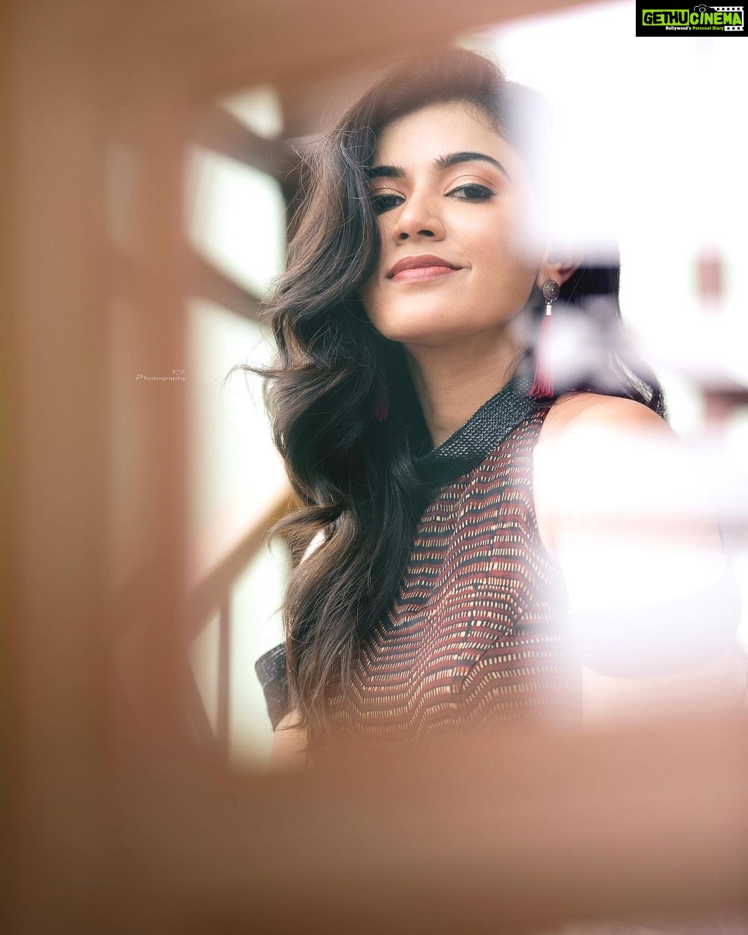 Anju Kurian Instagram - When you love what you have , you have everything you need 🥰. . . P.c - @vijayvendhan . . . MUA- @makeupartistrybykavithasekar . . . 👗- @studio149