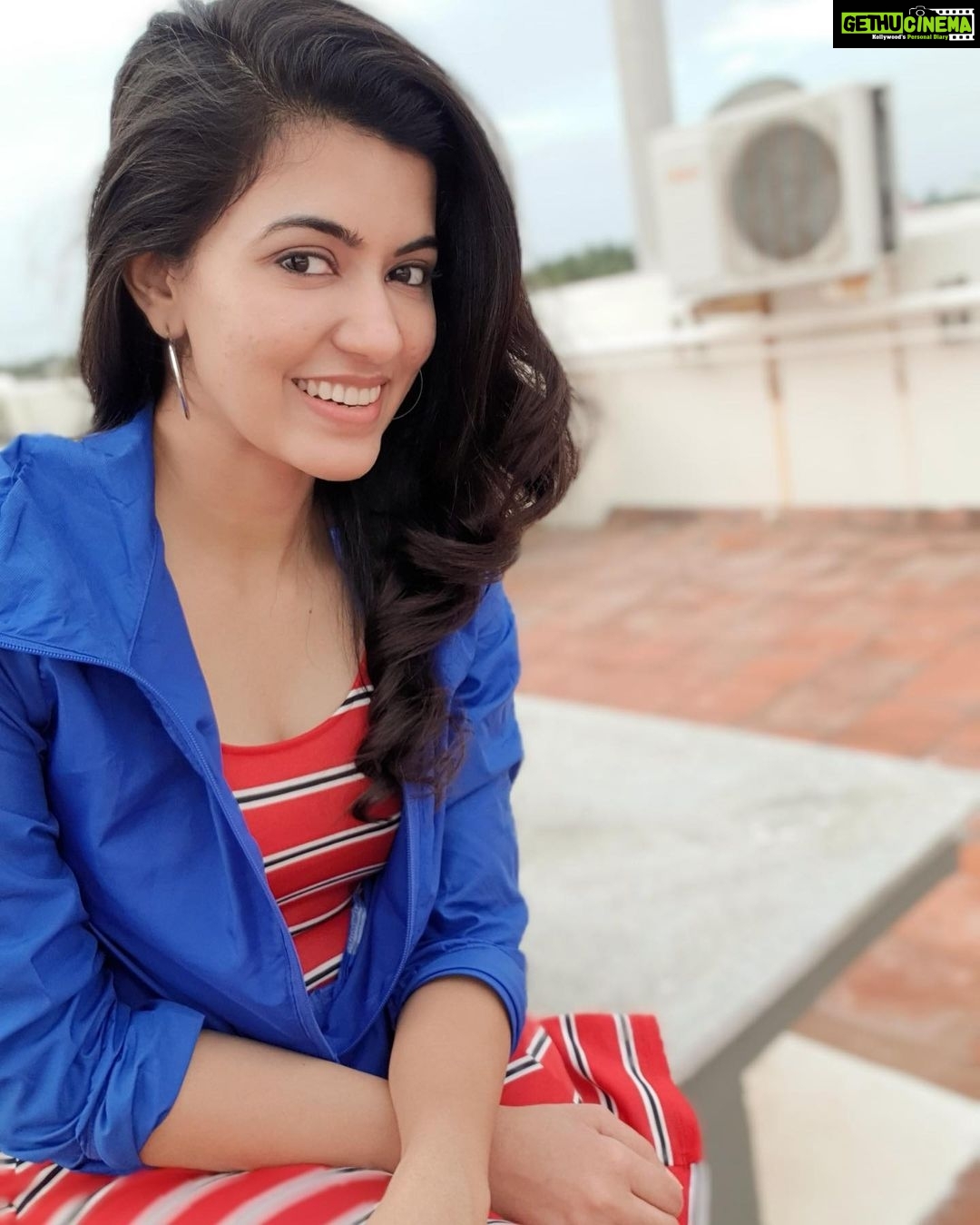 Anju Kurian Instagram - Itβs a good day to be happy π»π»π»