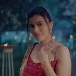 Anju Kurian Instagram - Mirror is the ultimate epitome of beauty. Me in my complete glory adorning for Francis Alukkas #ReflectYourPerfect campaign flaunting utmost elegance and self esteem. Jewellery: @FrancisAlukkas Photography: @arunmathewphotography DOP - @rajesh_aravind Makeup and hairstyle: @samson_lei Styled by: @styledbysmiji Outfits: @modedesignskochi @thunnal Location: @vismayalakeheritage Creative Content Agency: @7com.in