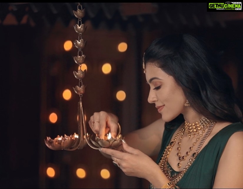 Anju Kurian Instagram - Wishing You All A Very Happy and Safe Diwali 🪔.