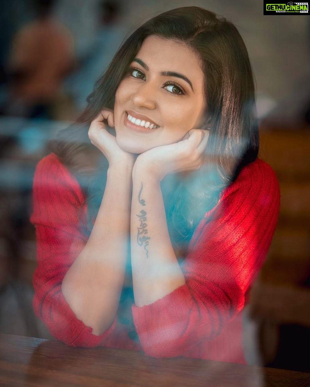 Anju Kurian Instagram - A year ago, everything was different. And now that I look back, I realise that a year can do a lot to a person 🥰💕. . . P.c - @ivigneshrajendran . . MUA - @makeupbysreshta . . Hairdo - @infinity_makeovers . . Styling - @stay__slay