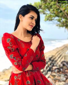 Anju Kurian Instagram - The universe has my back🌍💫 . . 👗- @klumbyprajinajaanaki 💄- @g_kaur21