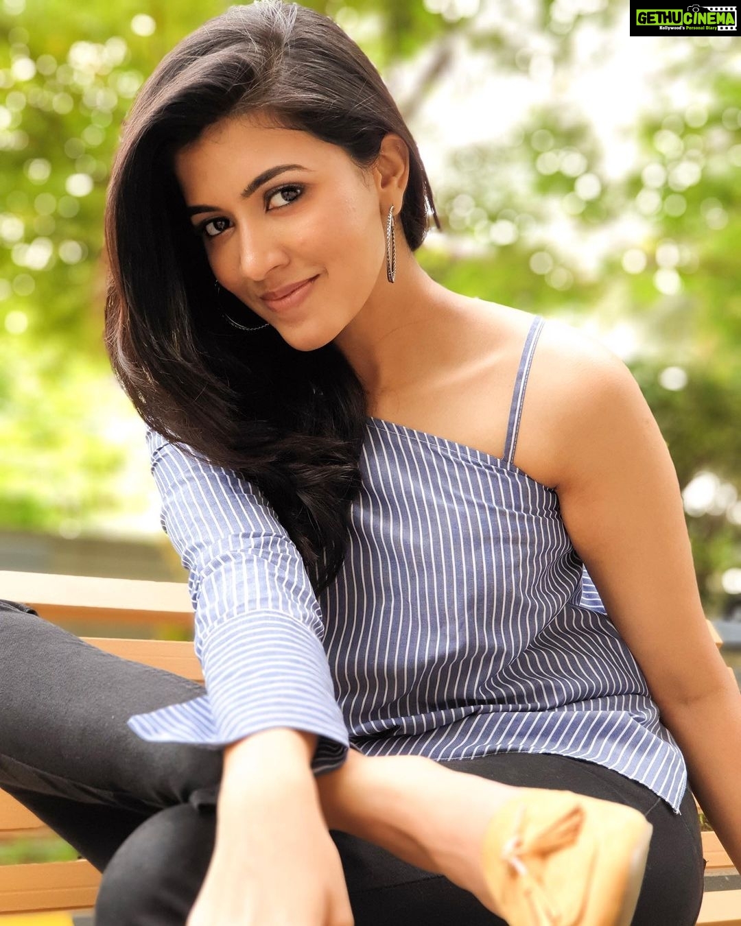 Anju Kurian Instagram - Stay focused & extra sparkly ❇️ 💄- @g_kaur21