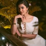 Anju Kurian Instagram - Happy vishu 😊 📸- @adnan.a.abbas . . 👗- @veenaraajcouture . . 💄- @sajiandfaraz