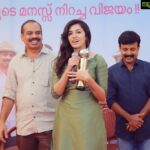 Anju Kurian Instagram - #njanprakashan #101days #feelingblessed #morelikefamily #happinessproject 👗- @veenaraajcouture