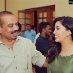 Anju Kurian Instagram - #njanprakashan #101days #feelingblessed #morelikefamily #happinessproject 👗- @veenaraajcouture