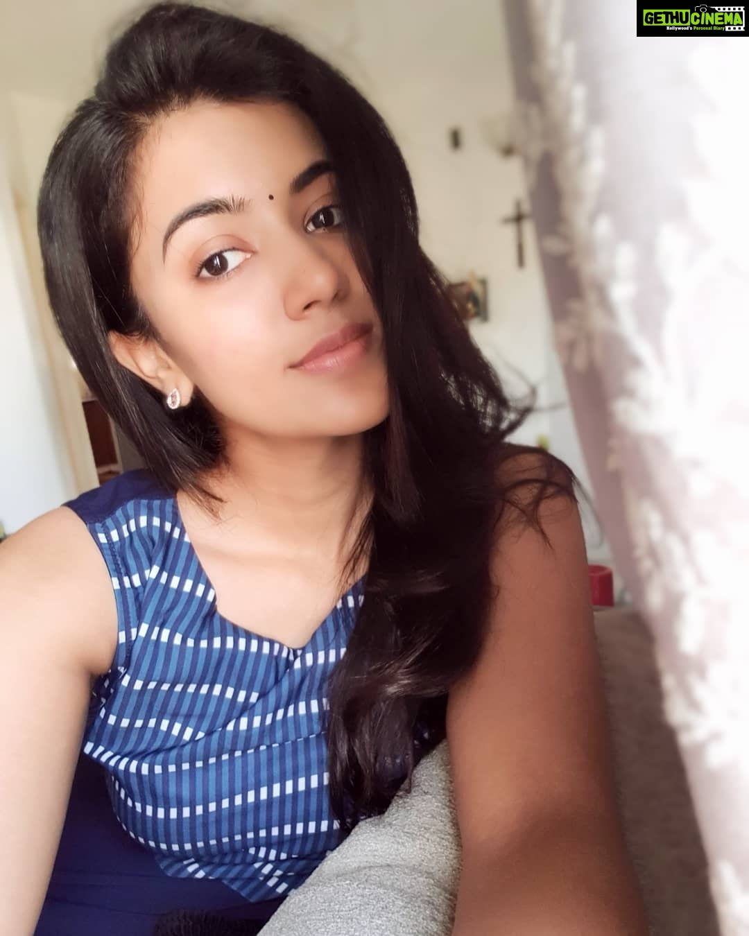 Anju Kurian Instagram - Selfie day ✌ #instagood #positivevibesonly #countyourblessings #begrateful #newbeginnings #blessedlife #instagram_faces #picoftheday #lovehashtags #mondaymotivation #keepcalmand____ #goodtimes #instadaily #loveyouall #xoxo