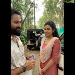 Anju Kurian Instagram – Every bottle is filled with stories😹. Isn’t it @iamunnimukundan ?? #reelnotreal 
Paavam lime juice enth tettu cheythu  @vvipink ??? 😯🤔
.
.
.
Shot & edited- @vvipink 
.
.
.
#meppadiyan #locationfun #kottayamdiaries #malayalammovies #reelnotreal