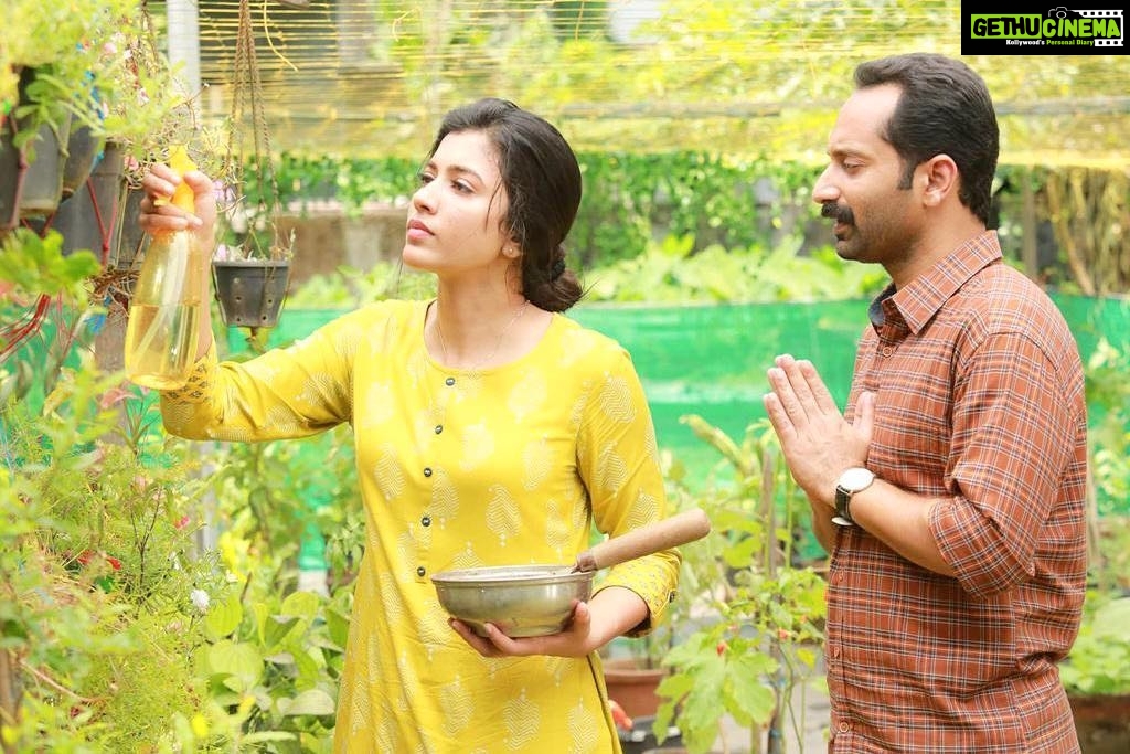 Anju Kurian Instagram - With P.R.Akash 😁 #njanprakashan #locationstill #sathyananthikkadmovie #malayalamcinema