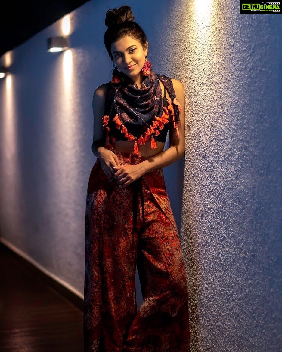 Anju Kurian Instagram - Just smile and the rest will follow ❤️P.c - @ivigneshrajendran Costume & styling- @ramolaakrishnaraj MUA - @yesu_makeupandhairartist Lighting- @balasubramanian_nagarajan