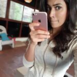 Anju Kurian Instagram - I love deleting an app on iPhone, 😁😁😁 suddenly all the other apps get scared n start shaking 😄😈